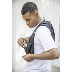 Chaleco de running de material reciclado con certificado GRS y mochila de hidratacion de 5 L Nomad